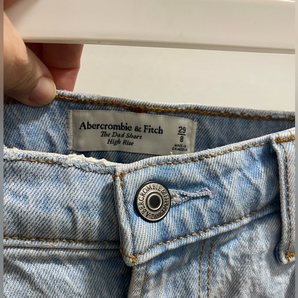 Abercrombie Dad Shorts, Light Wash with cuffs - Size 29 (8) - Picture 2 of 4